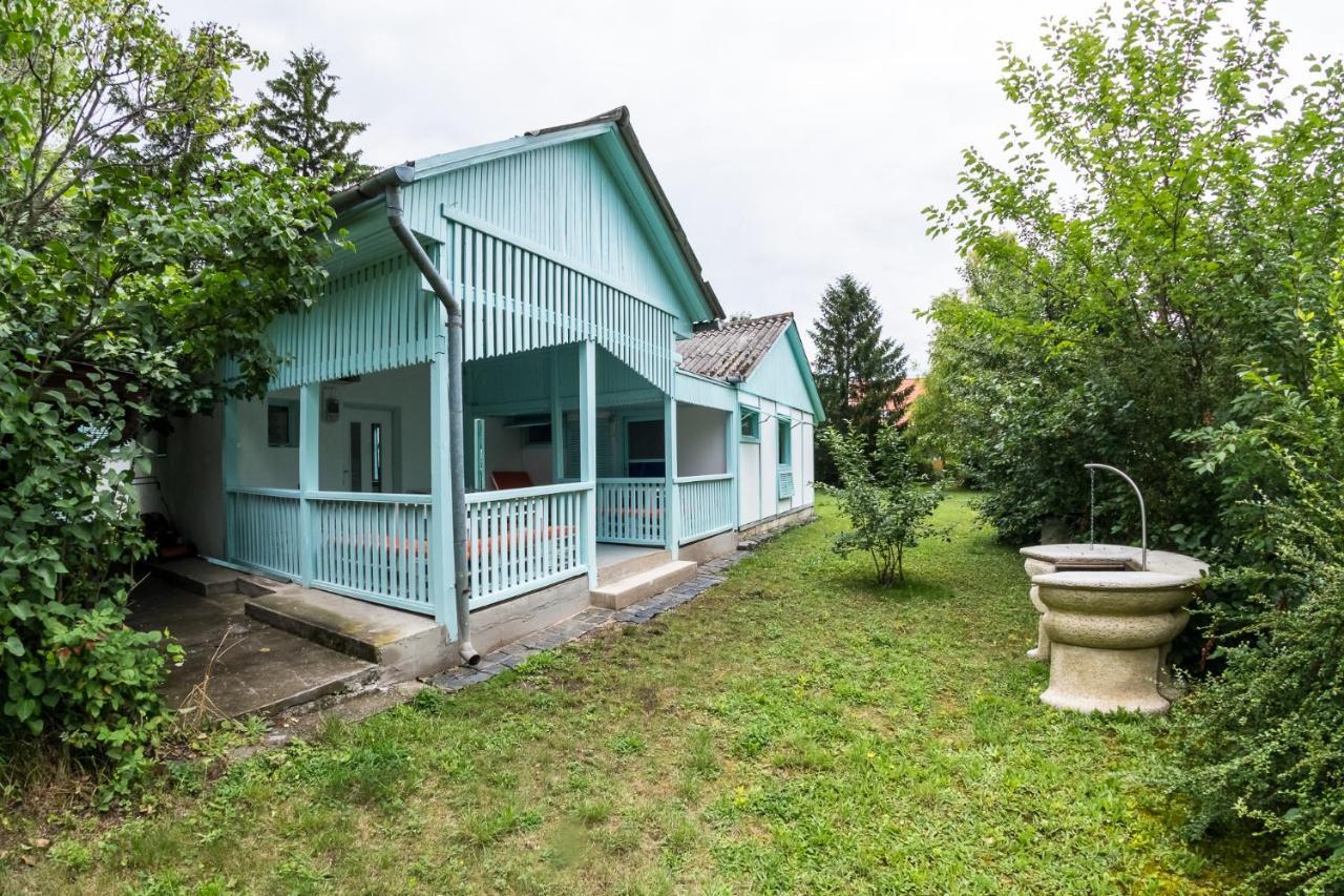 ホテル Penge Bungalok Balatonalmádi エクステリア 写真