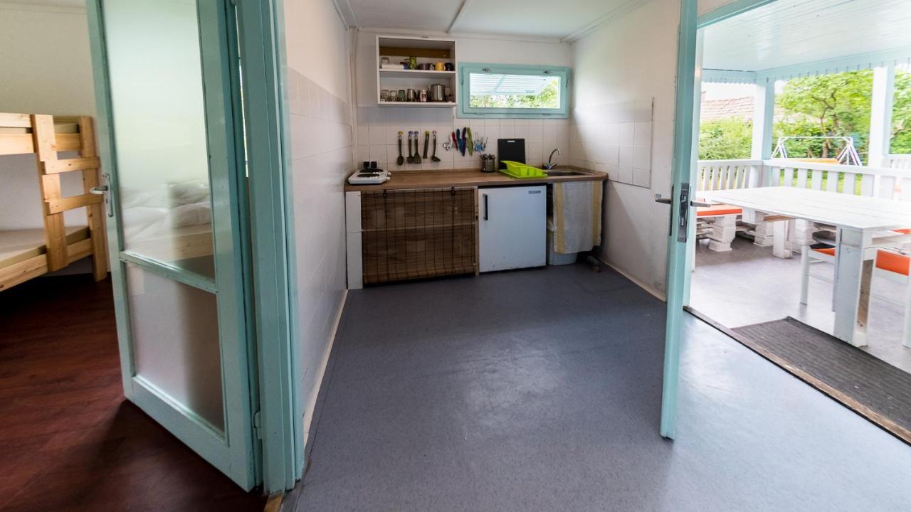 ホテル Penge Bungalok Balatonalmádi エクステリア 写真